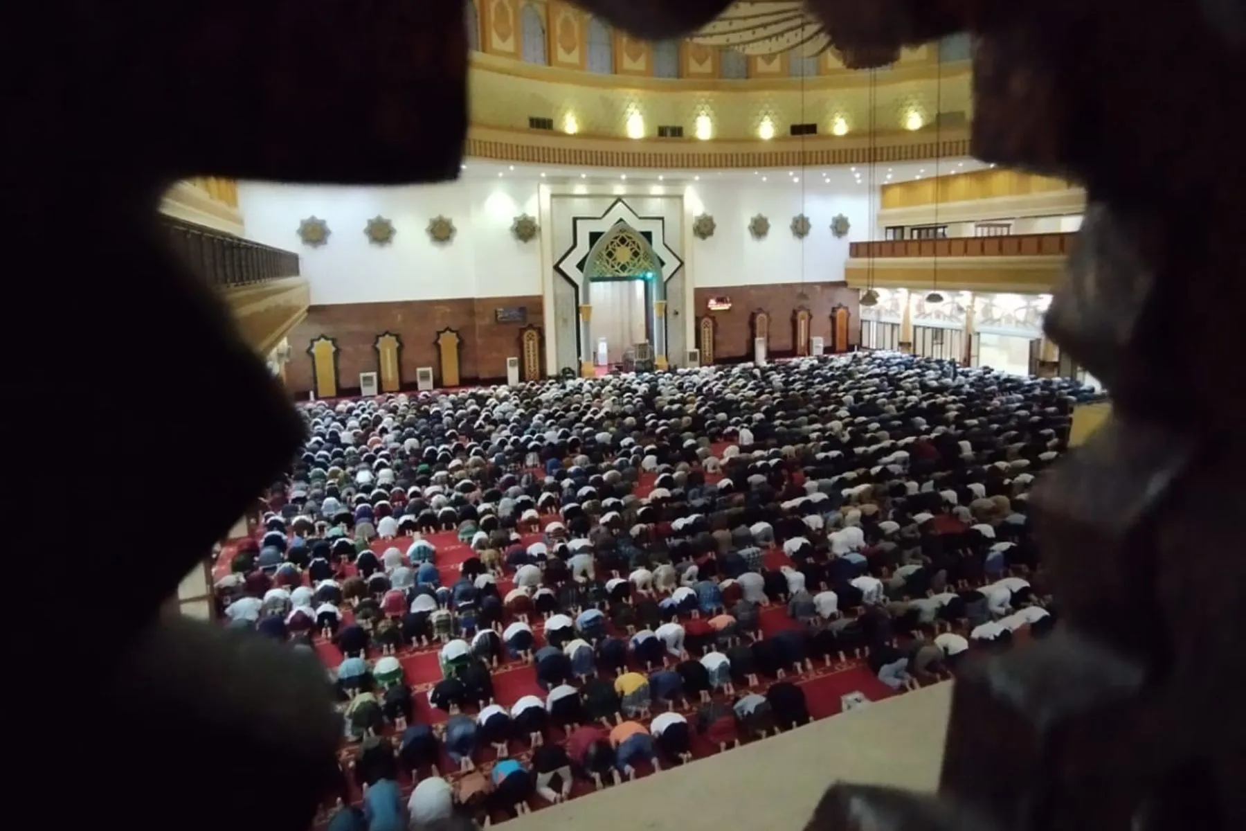 Jemaah Salat Tarawih Padati Islamic Center Ntb Imamnya Dari Mesir