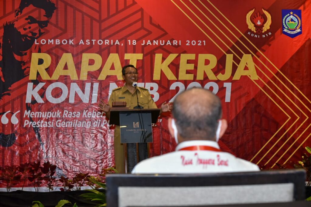 Gubernur NTB, H. Zulkieflimansyah saat menyampaikan sambutan dalam pembukaan Rapat Kerja KONI NTB 2021 di Hotel Astoria, Senin, 18 Januari 2021. (Biro Adpim)