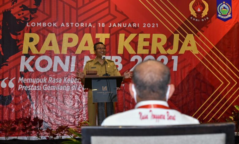 Gubernur NTB, H. Zulkieflimansyah saat menyampaikan sambutan dalam pembukaan Rapat Kerja KONI NTB 2021 di Hotel Astoria, Senin, 18 Januari 2021. (Biro Adpim)