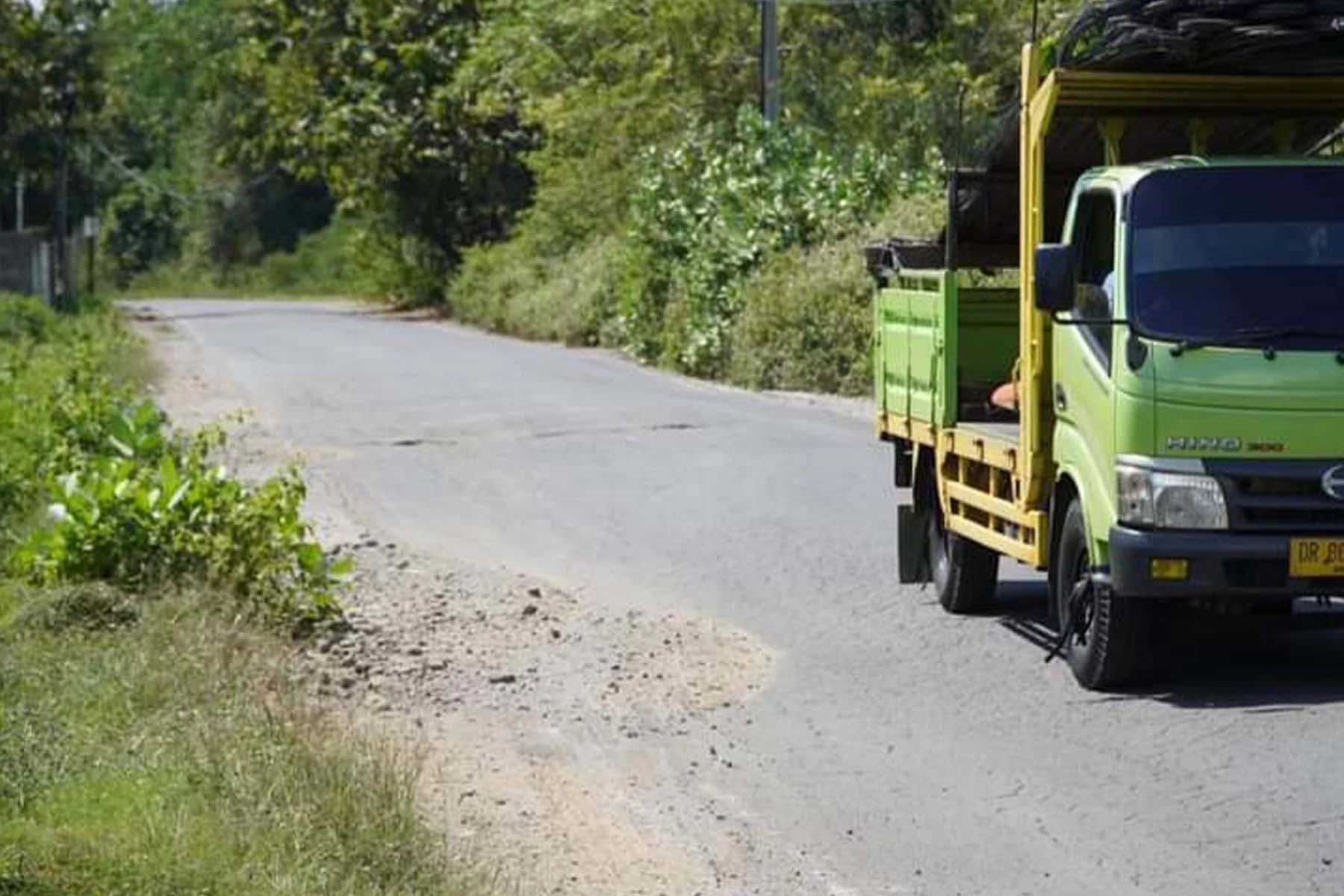 Ruas Jalan Rusak di NTB