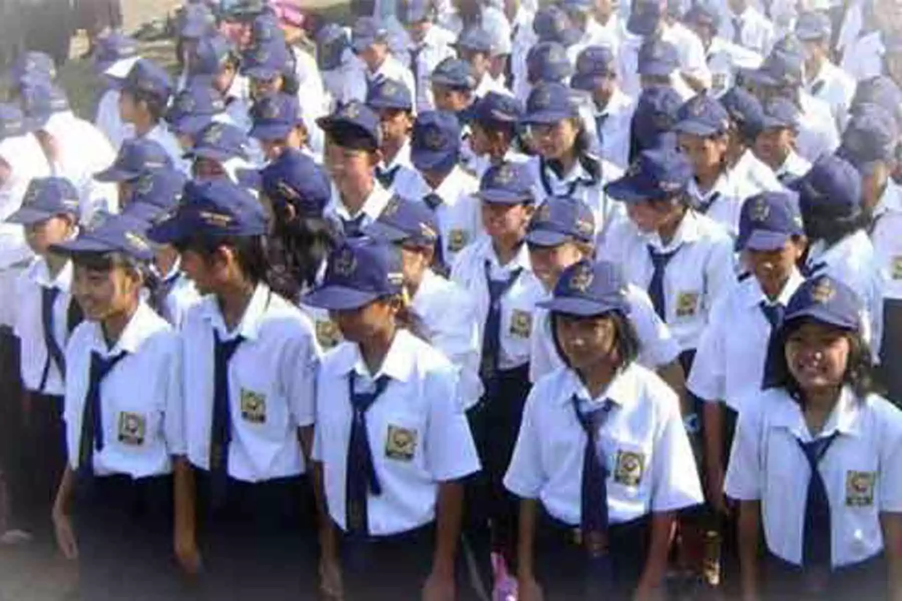 Siswa Dua SMP Populer Di Kota Mataram Diduga Diwajibkan Beli Sepatu ...