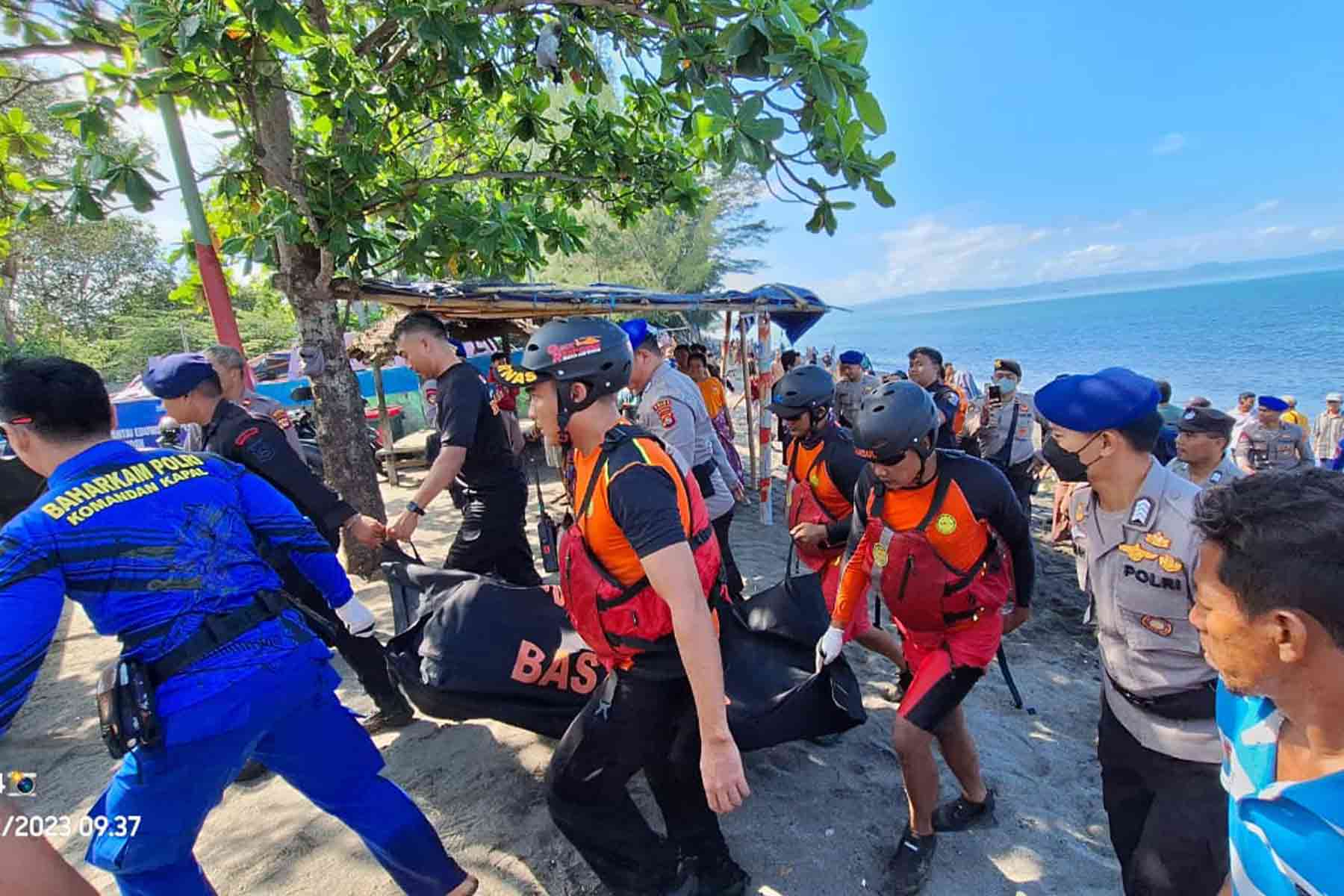 Jenazah Pria Tanpa Identitas Ditemukan Mengambang Di Pantai Lombok ...