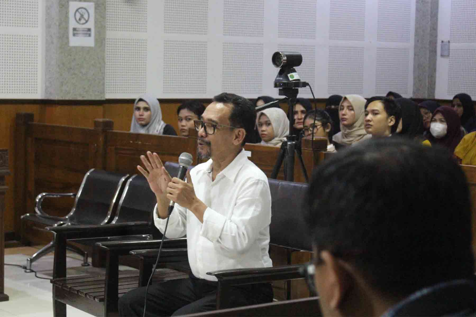 Sidang Perdana Mantan Wali Kota Bima, Istri Dan Ipar Disebut Jadi Aktor ...