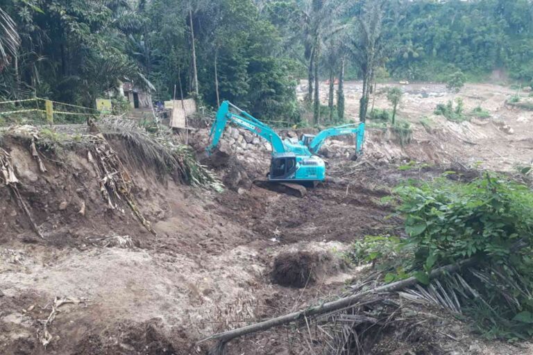 Lahan Longsor Milik Warga Akibat Galian Proyek Bendungan Meninting