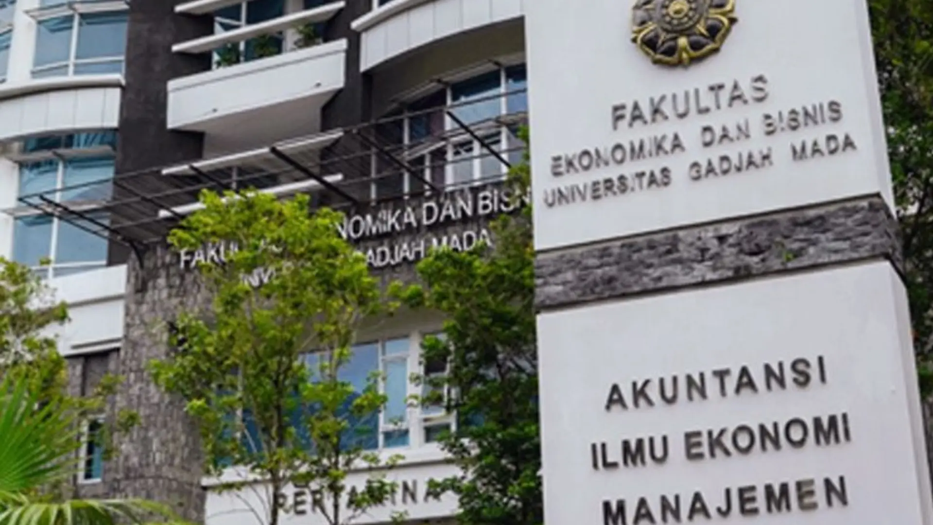 Gedung kampus FEB UGM