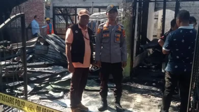 Rumah milik Penisiunan Polisi di Kelurahan Rabangodu Utara Kota Bima yang hangus terbakar. Foto: Istimewa