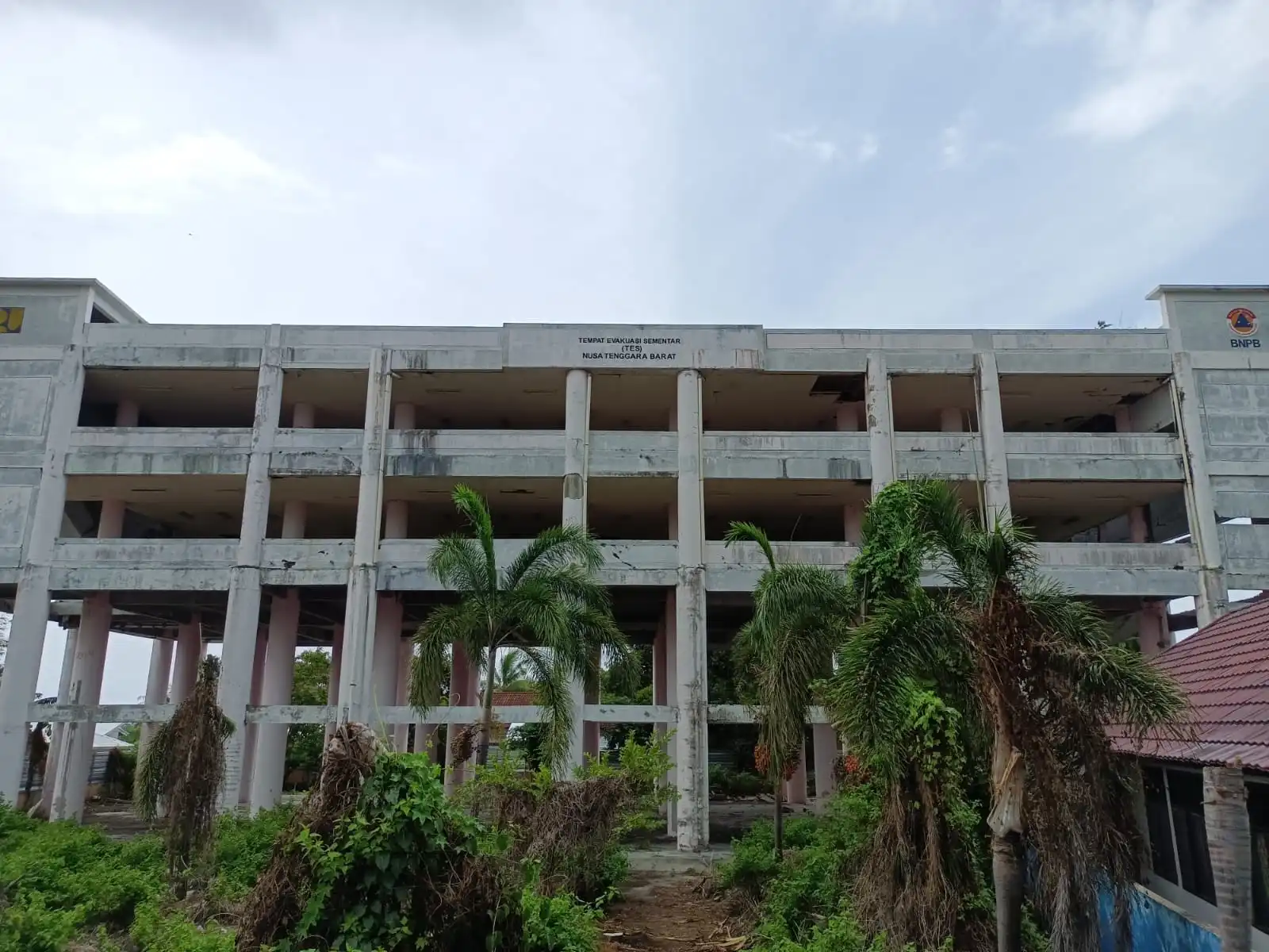 Gedung Shelter Tsunami