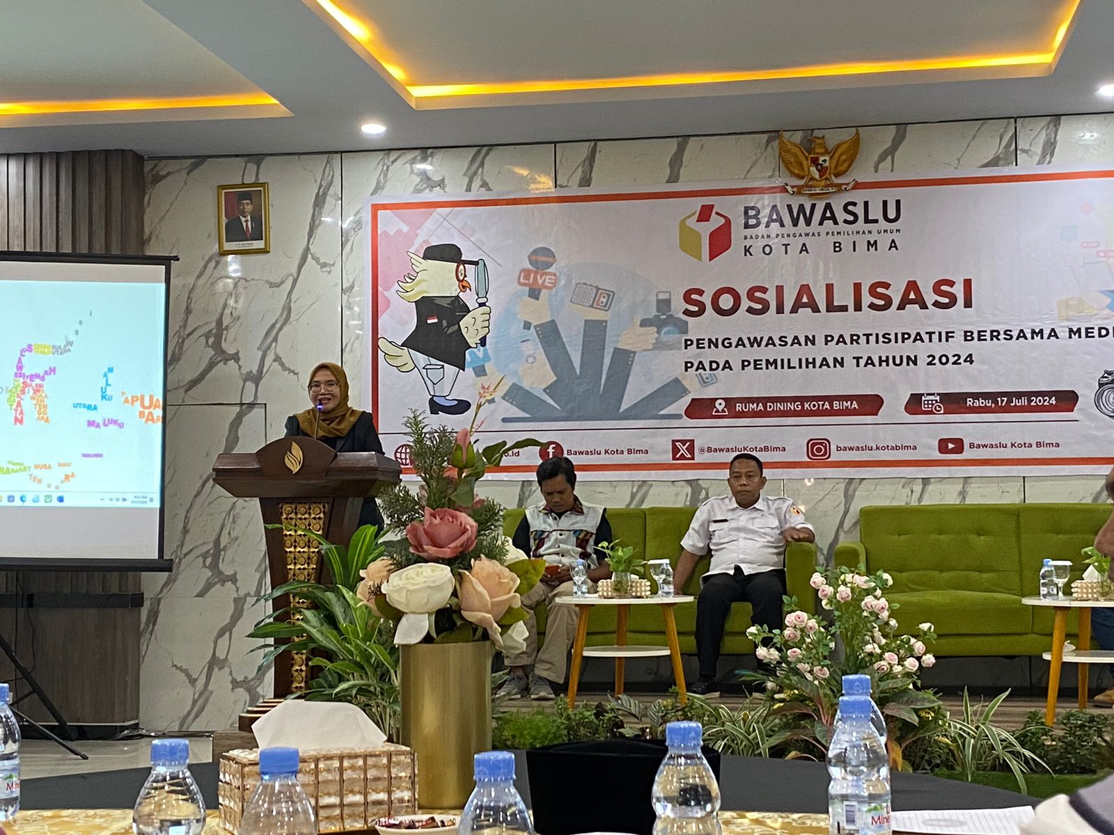 Bawaslu Kota Bima saat memberikan arahan kepada media massa
