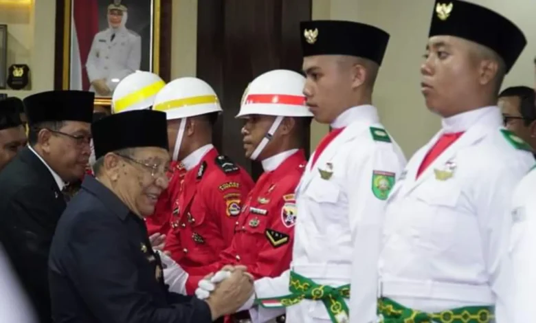 Haji Mo Kukuhkan Paskibraka Sumbawa 2024