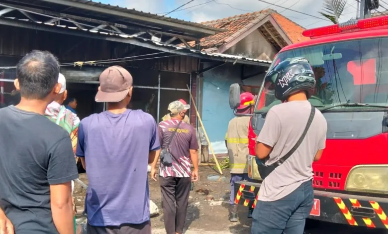 Kebakaran kios di Wanasaba