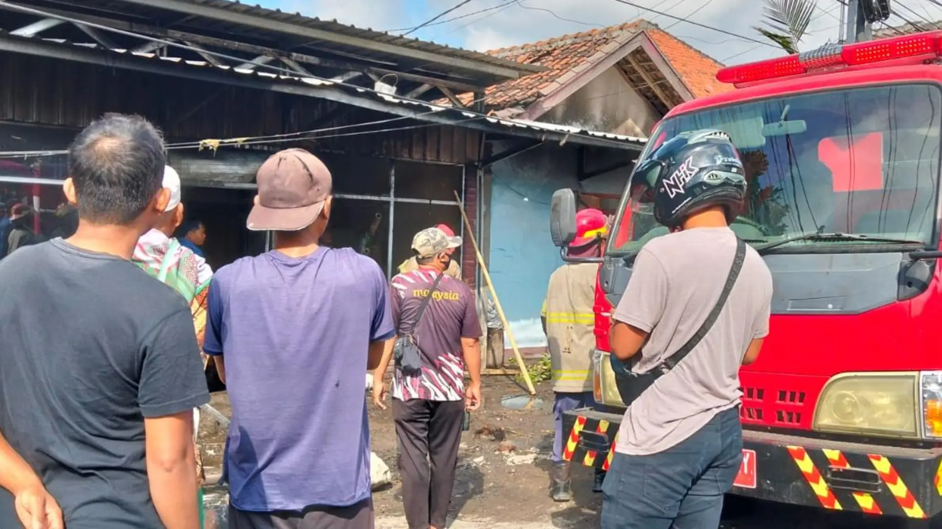 Kebakaran kios di Wanasaba