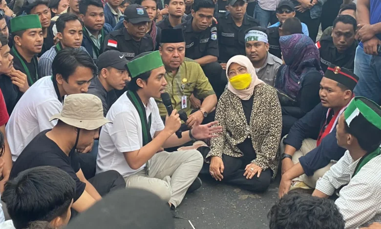 aksi mengawal putusan MK di Mataram