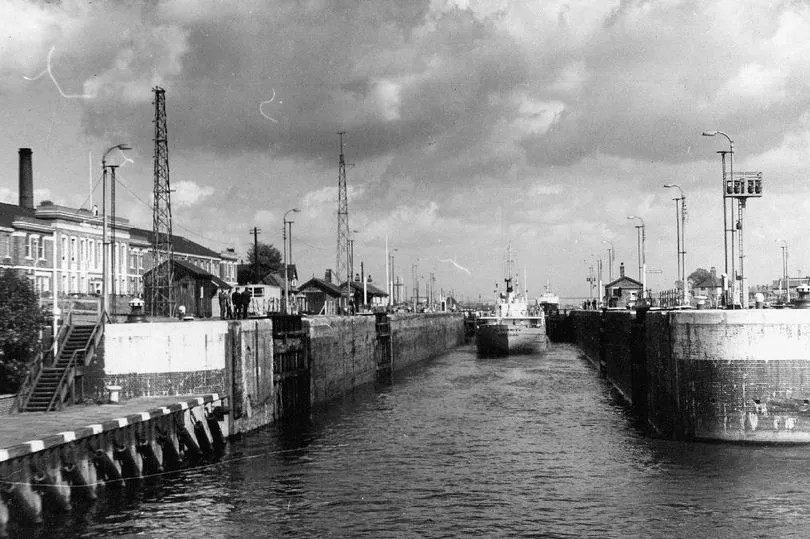 Manchester United Canal