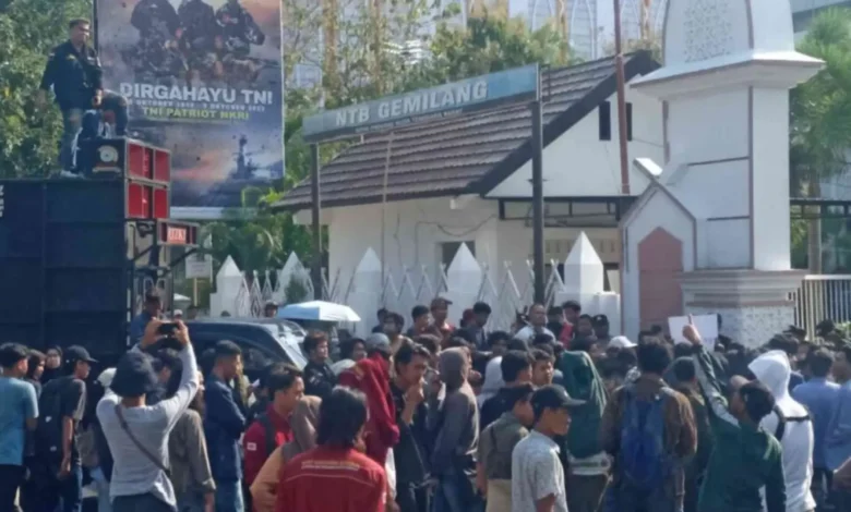 aksi mahasiswa revisi UU Pilkada