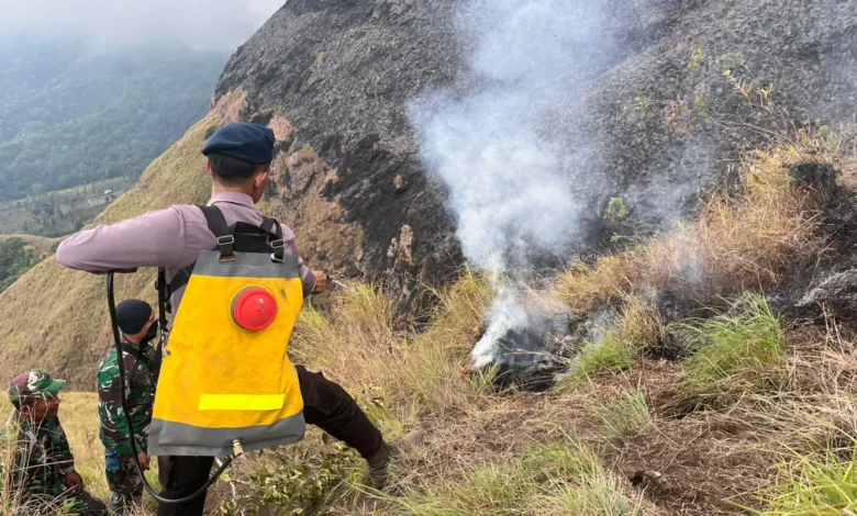 Bukit Anak Dara Terbakar