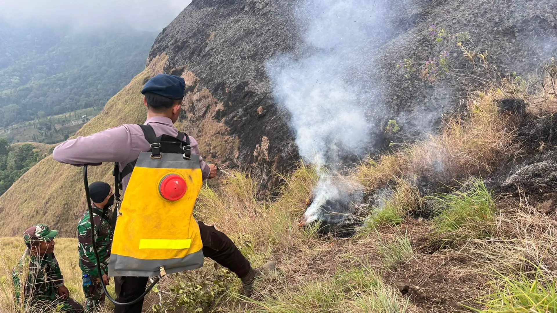 Bukit Anak Dara Terbakar