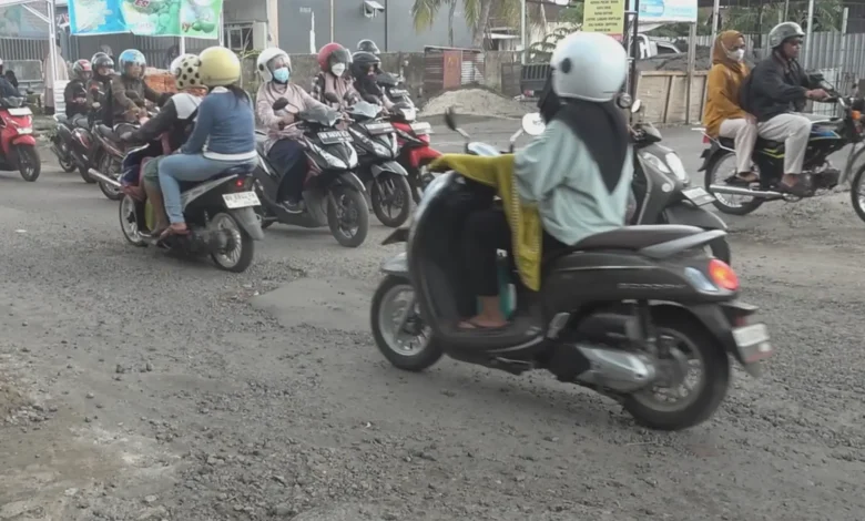 Jalan di Desa Terong Tawah