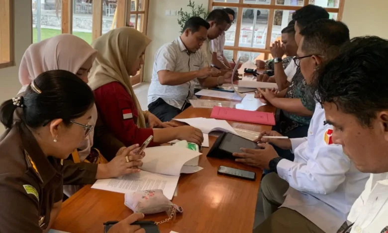 Bawaslu Hentikan Penanganan Dugaan Paslon Bagi-bagi uang