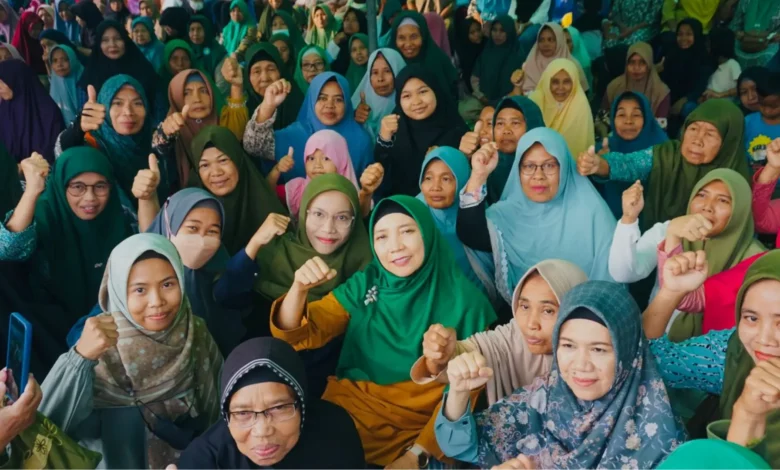 Umi Rohmi Kampanye di Sakra Timur