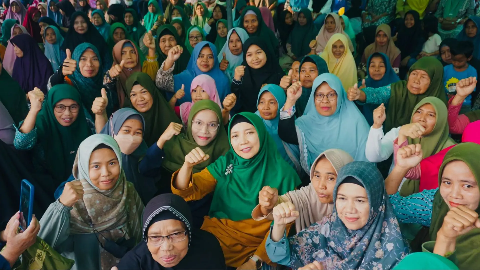 Umi Rohmi Kampanye di Sakra Timur