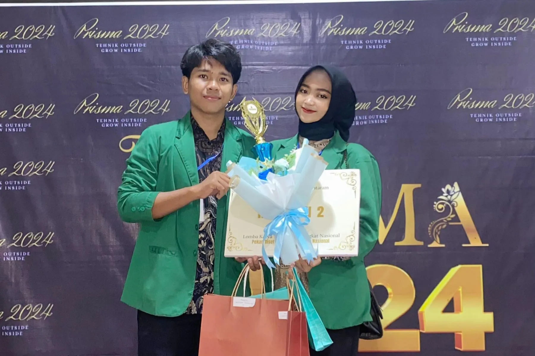 Dua Mahasiswa FH Ummat Torehkan Prestasi
