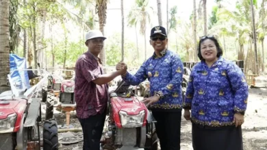 Pjs Bupati Sumbawa Serahkan Alsintan untuk Petani Guna Tingkatkan Produktivitas