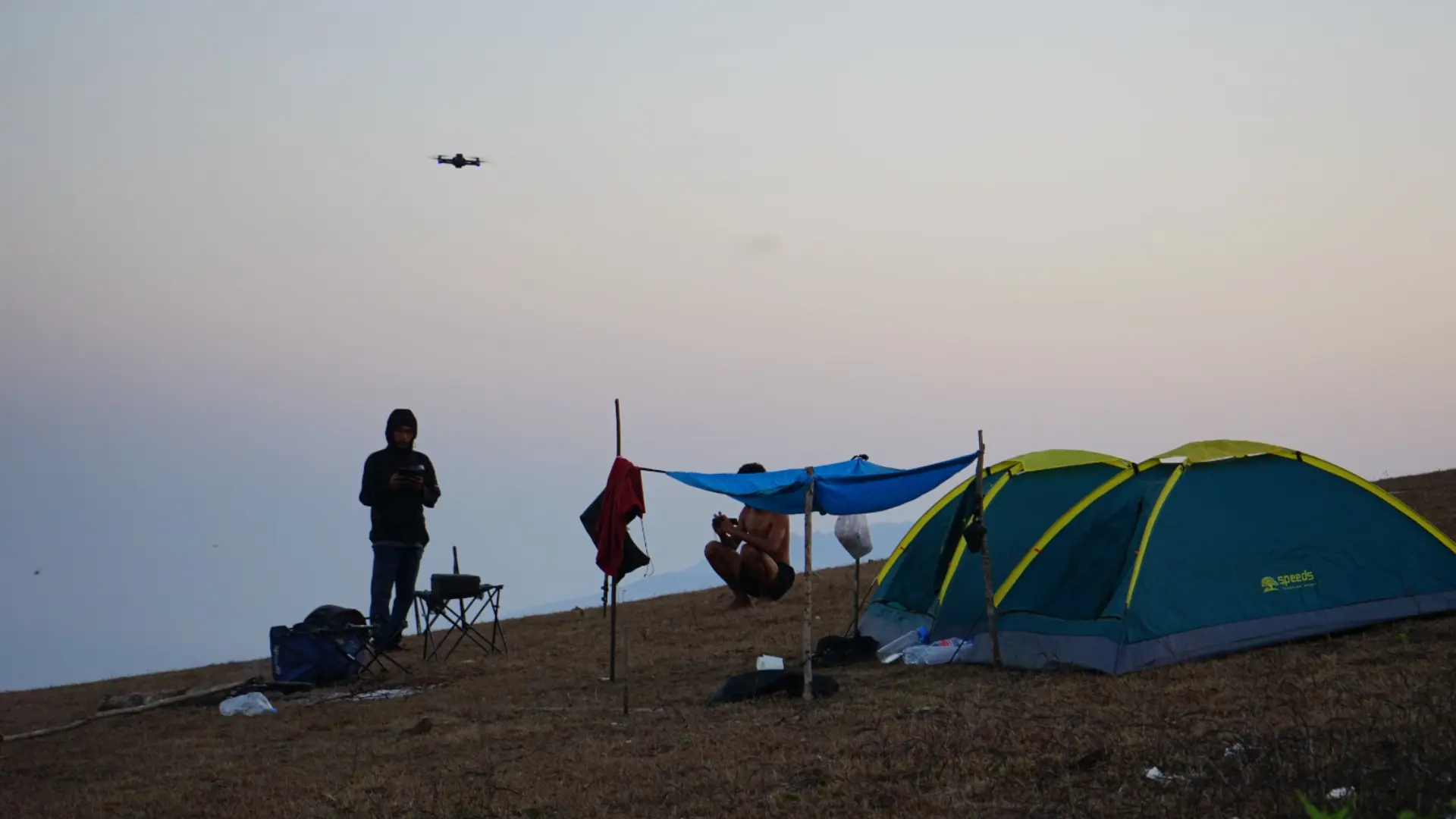 Kemah di Gunung Punce