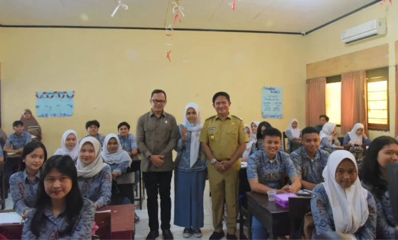 Wamendagri Bima Arya Berkunjung ke SMAN 1 Mataram