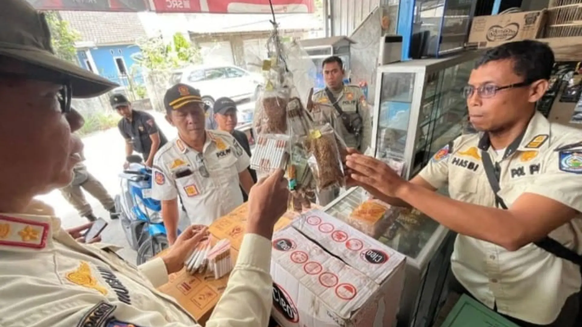 Operasi Rokok Ilegal Satpol PP Lombok Timur