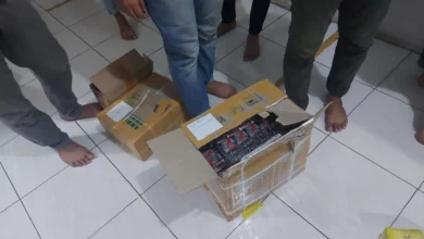 Paket Berisi Rokok Ilegal