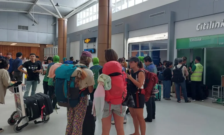 Penumpang Bandara Lombok Batal Terbang