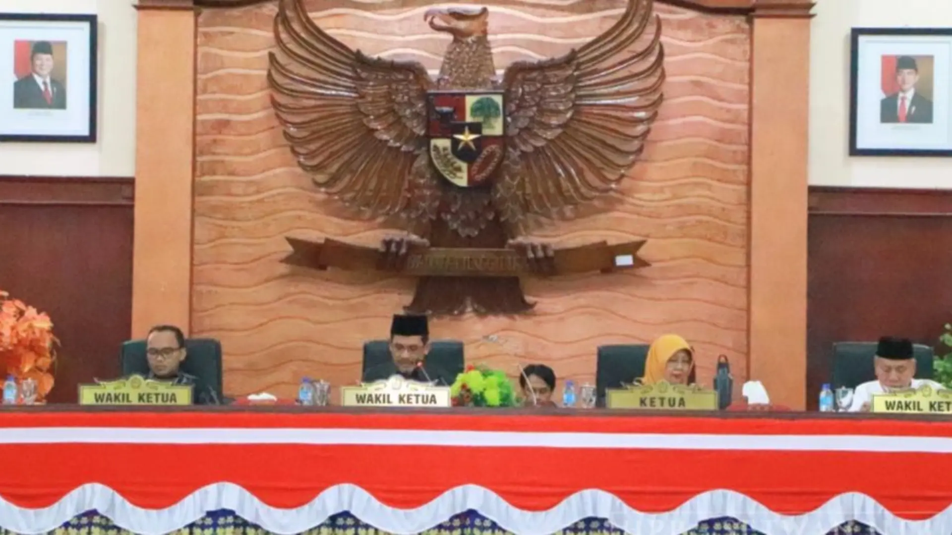 Pelaporan Enam Mahasiswa Perusakan Gerbang Dibahas saat Rapat Paripurna DPRD NTB