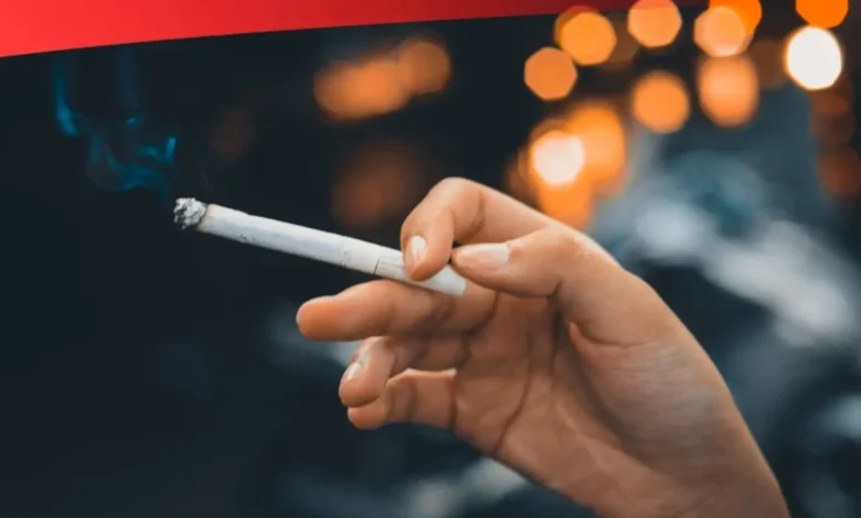 ilustrasi konsumsi rokok ilegal