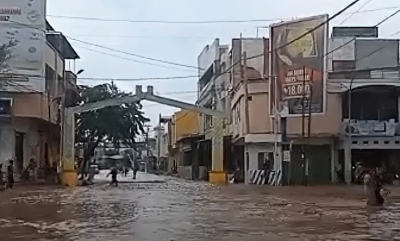 Banjir Mulai Merendam Pusat Pertokoan Kota Bima