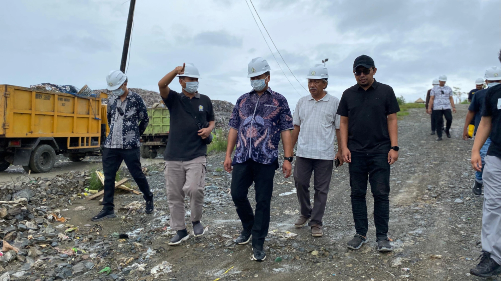 Gubernur Lalu Iqbal Kunjungi TPA Kebon Kongok Tandatangani 6 Paket Proyek Senilai Rp45 Miliar