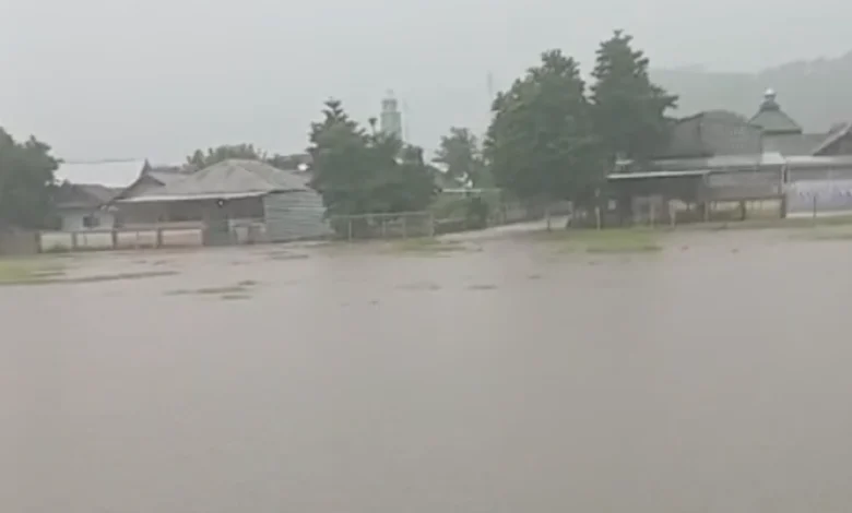 Banjir Bandang Terjang Kecamatan Alas Barat