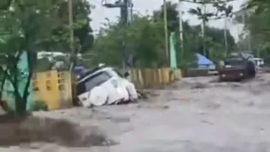 Mobil Terseret Banjir Bandang di Bima