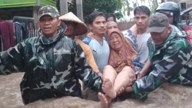 Proses Evakuasi Banjir Bandang di Kota Bima