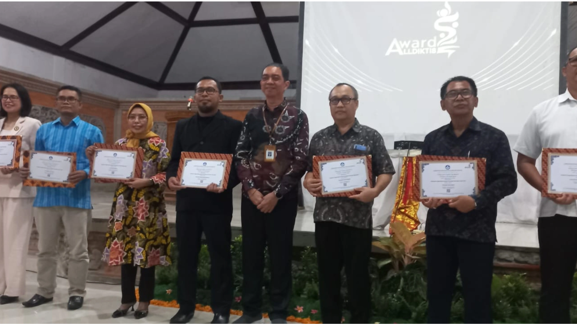 Ummat Penghargaan LLDikti Wilayah VIII