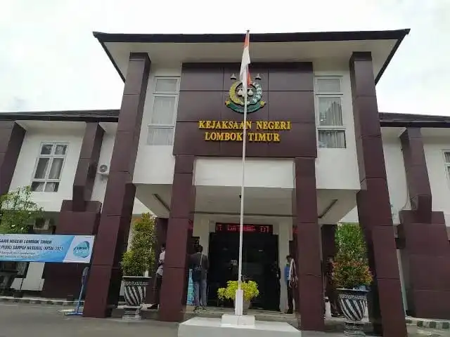Gedung Kejari Lombok Timur 10 Proyek Embung Jerowaru Diduga Bermasalah
