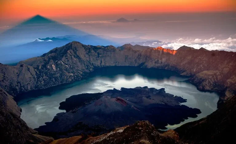 Pemandangan Gunung Rinjani dari Puncak Proyek Kereta Gantung