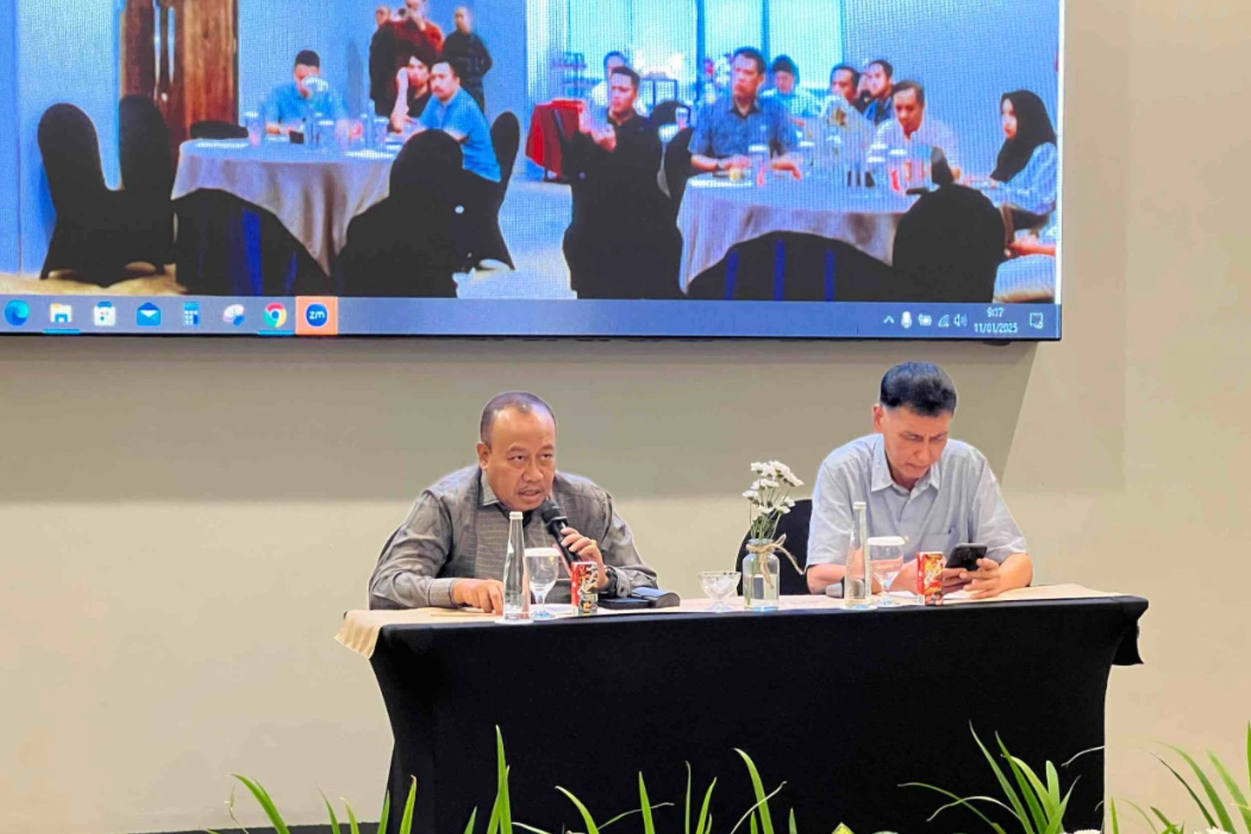 Drs. H. Lalu Gita Ariadi, M.Si, dan Ketua SCI NTB Suryadi