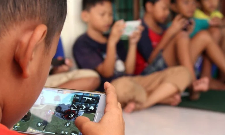 Rencana Aturan Pembatasan Usia Anak Main Medsos