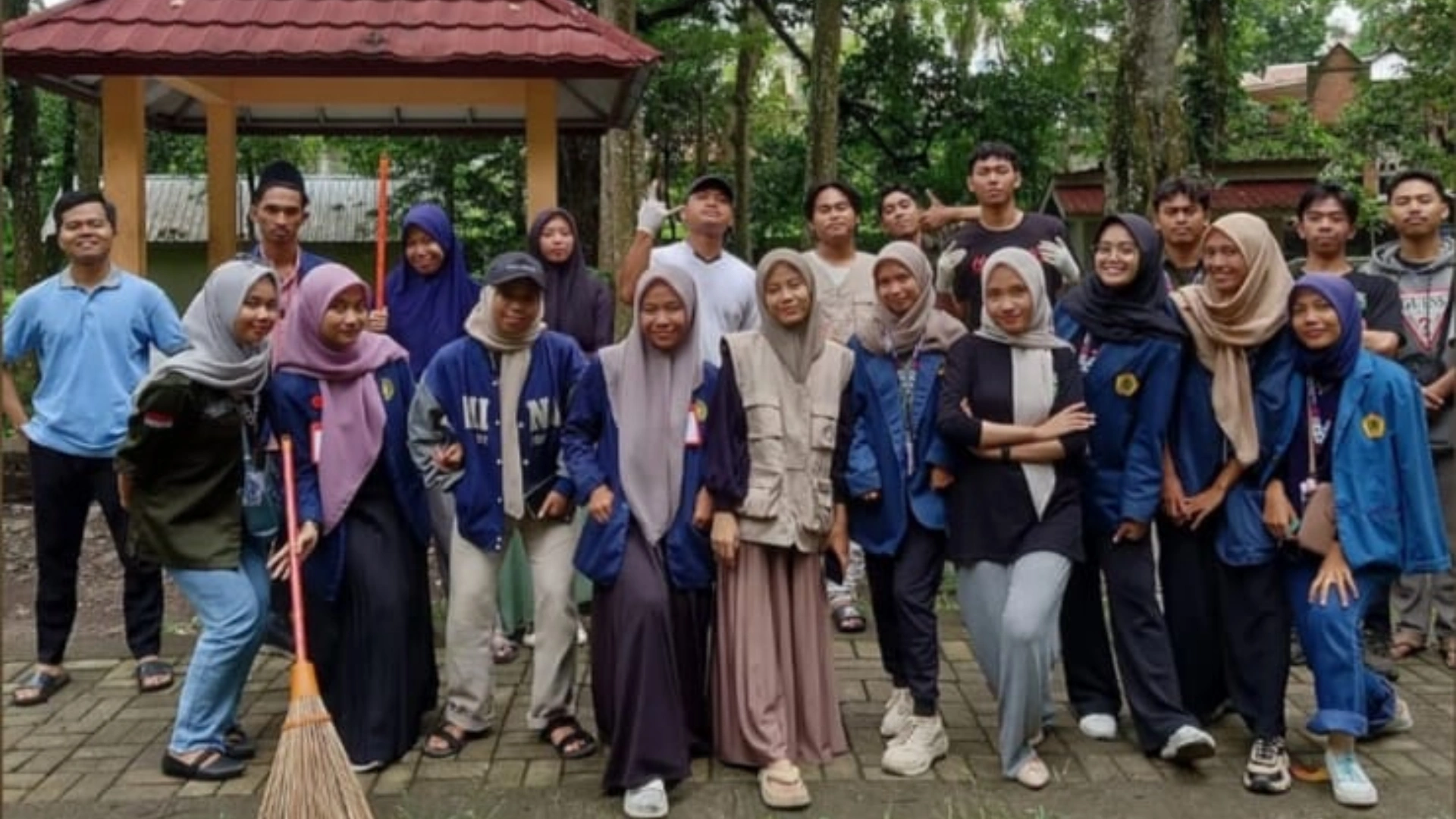 KKN PMD Unram Desa Toya Promosi Wisata Loang Gali