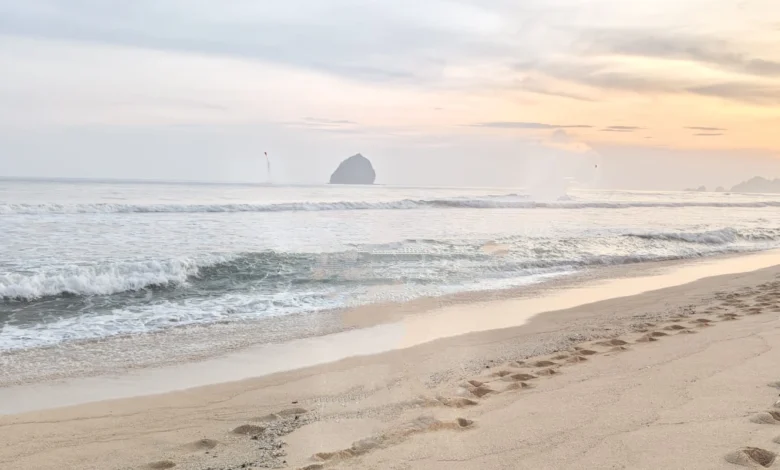 Pantai Meang di Dusun Meang Sekotong Lombok Barat