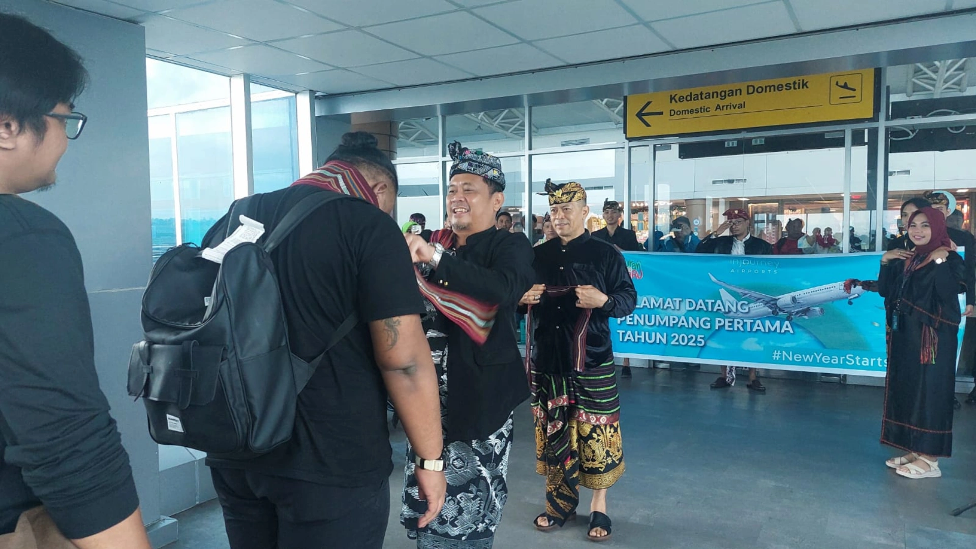Penyambutan Penumpang Perdana Bandara Lombok 2025