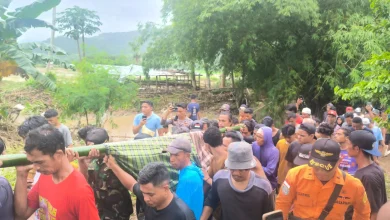 Proses Evakuasi Petani di Dompu yang Hilang Terseret Banjir