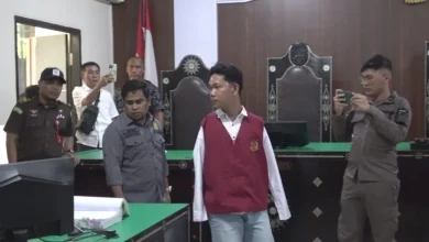 Terdakwa Agus saat menjalani sidang kedua