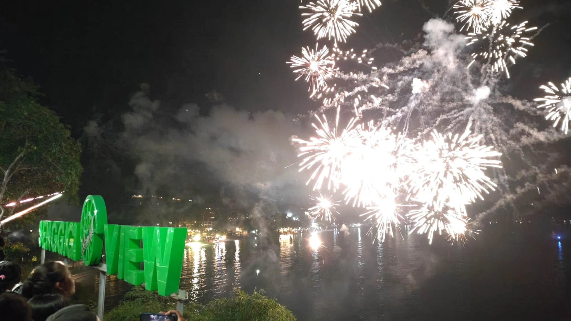 Pesta Kembang Api Malam Tahun Baru 2025