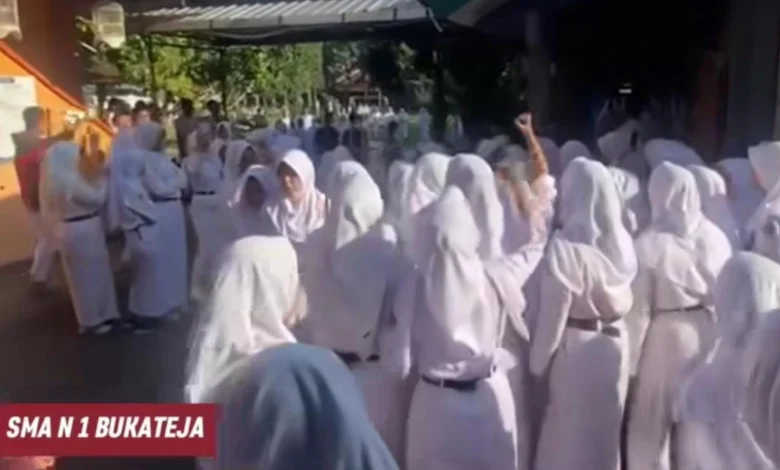 Aksi Demo Siswa SMAN 1 Batuteja